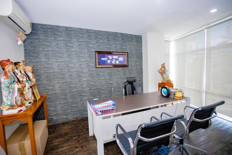 EPL-BR1242 ให้เช่าอาคาร 5ชั้น ริมถนนพระราม 3 พื้นที่ใช้สอยรวมประมาณ 400 ตรม.มีเครื่องปรับอากาศ 20 เครื่อง ห้องน้ำมีทุกชั้น มีห้องประชุม