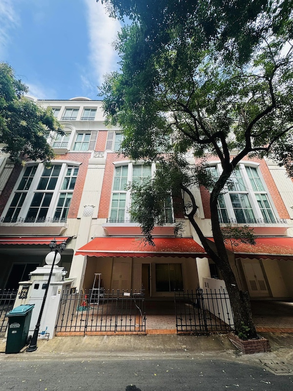 BH3096 ให้เช่าทาวน์เฮาส์4.5ชั้น  หมู่บ้านกลางกรุง ทองหล่อ สุขุมวิท55 ใกล้ BTS ทองหล่อ