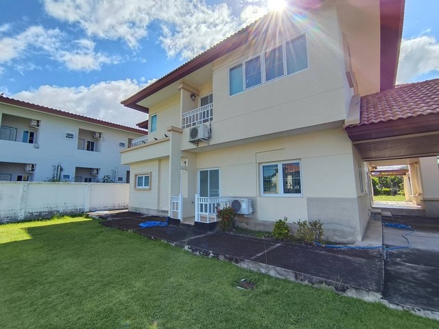 Detach house for rent/sale in BangsaenMountain view villageRent Price 70,000 / months Sale 8 MB. negociated 6 bedrooms 6 bathroomsFurniture as in photo.9 air conditioning in every roomsEach room have bathroom Big living room✅ Dishwasher ✅ Oven✅ Dining table✅ Sofa set✅ Walk in closet ✅ Wardrobe✅ FridgeContact us for visit 0959642456 khun Nok 