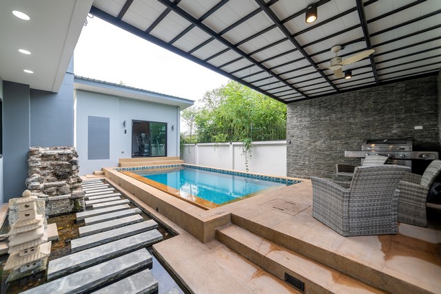 บ้านพลูวิลล่าหลังใหญ่ใจกลางบางแสน  ขนาด 4 นอน 5 น้ำ