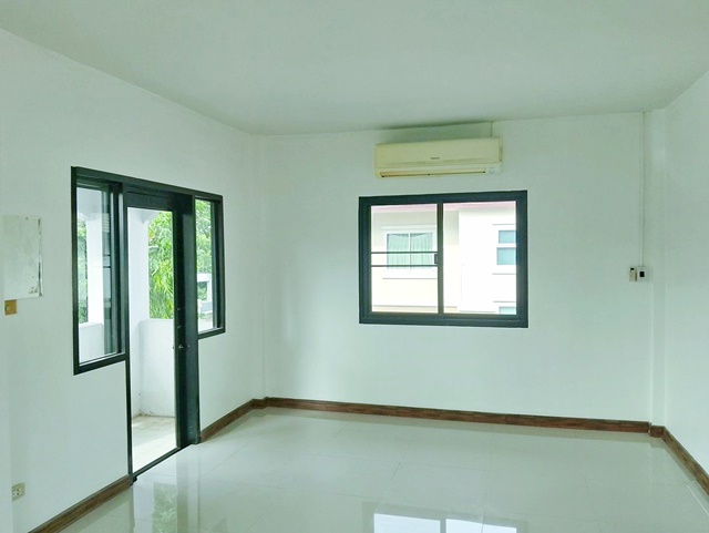 คลองหลวง ปทุมธานี สนามกอล์ฟ คลองห้า อัลไพน์ 75 ม.รร.ทีปังกรวิทยาพัฒน์ ให้เช่าบ้าน ขนาด 80 ตร.ว.3นอน แอร์ 4ตัว มีโต๊ะกินข้าว ชั้นวางของ