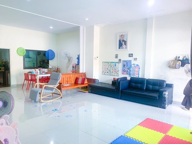 ขาย ทาวน์โฮมหน้ากว้าง มบ. สวนเสือ ปาล์มฮิลล์ ขนาด 31ตรว. ติดถนนหลักเส้นสวนเสือศรีราชา จุดจอดรถรับ-ส่งหลายนิคม บ้านสวย