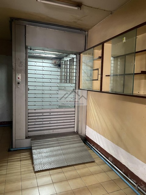 ขายอาคารพาณิชย์ 4.5 ชั้น ห้องหัวมุม คูหาคู่ ซอยสีลม22 ย่านบางรัก มีลิฟต์ขนของภายใน **ตรงข้ามวัดแขก