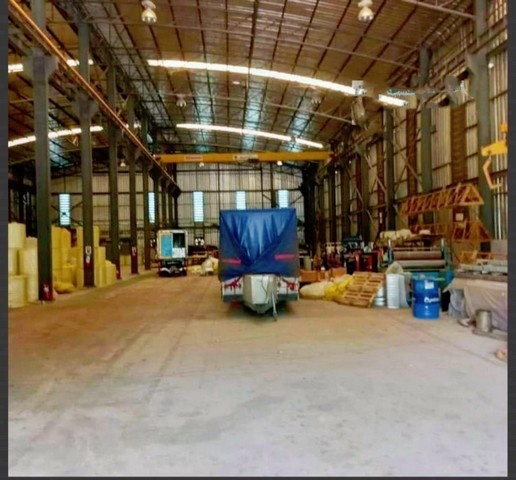 ขายที่ดินพร้อมสิ่งปลูกสร้าง/โรงงาน  ติดถนนใหญ่  พื้นที่ขนาด 15 ไร่ 1 งาน โกดังมี 4 หลัง