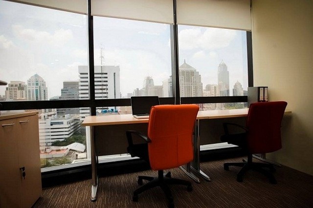 ออฟฟิศตกแต่งพร้อมใช้ เพลินจิต อาคาร ปาร์ค เวนเชอร์ อีโคเพล็กซ์ มีพนักงาน 1 ท่านขึ้นไป  ลุมพินี ปทุมวัน  บีทีเอส เพลินจิต โทร 025125909,  084-543-4833 ดูข้อมูลอาคารอื่นที่ www.irentoffice.com ยินดีรับฝากขาย-เช่าสำนักงาน- รองรับพนักงานตั้งแต่ 1 ท่านขึ้นไป ราคาค่าเช่าประมาณ 8,000 บาทขึ้นไป- มีอุปกรณ์สำนักงานครบทั้งโต๊ะ เก้าอี้ ตู้เก็บเอกสาร พร้อมใช้- ระบบอินเตอร์เน็ต และ wifi ตลอดระยะเวลาทำงาน- 