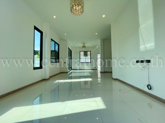 บ้านเดี่ยว วาราวิลล่า บางนา - สุวรรณภูมิ สมุทรปราการ