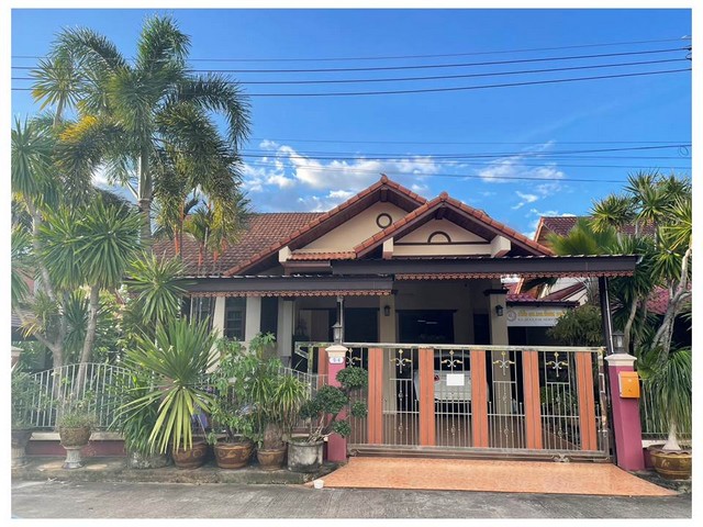   Code ID : PGSNI-LB-A-660054  ราคา  4,150,000   บาท ▸ เนื้อที่ 74.90 ตร.ว   พื้นที่ใช้สอย 183.5 ตร.ม.   ▸2 ห้องนอน 2 ห้องน้ำ    ▸2 ที่จอดรถ   บ้านหันไปทางทิศใต้  พิกัดทรัพย์ :  https://maps.app.goo.gl/EF6DMPFc2cAPAfN8A  สถานที่ใกล้เคียง ▸ใกล้  โลตัส สุราษฎร์ธานี ▸ใกล้  ดูโฮม สุราษฎร์ธานี ▸ใกล้  มหาวิทยาลัยราชภัฏสุราษฎร์ธานี ▸ใกล้  วัดสมหวังวนาราม (หลวงพ่อสมหวัง)  สอบถามเพิ่มเติม / นัดชม โทร. 097-419-5982(พลอย) โทร. 096-932-4624(ออมสิน) Line : @panaya (มี@ด้านหน้า)  ปร�