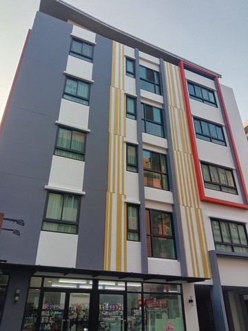 ข้อมูลทรัพย์สินพื้นที่ใช้สอย 1500 ตรม.  เนื้อที่ 104 ตร.วา  จำนวนชั้น : 5 ชั้นที่ดินกว้าง: 18 เมตร      ที่ดินลึก: 25 เมตรวัสดุพื้นชั้นล่าง-บน  : กระเบื้อง-กระเบื้องห้องนอน: 48     ห้องน้ำ: 48         - ห้องพัก 45 ห้อง เช่า 5,000-7,500.-        - ชั้น 1 ร้านค้า 2 ห้อง ละ 5,000.-        - ออฟฟิส 1 ห้องที่จอดรถ: 15      เครื่องปรับอากาศ: 50น้ำหน่วยละ 17.-  /  ไฟหน่วยละ 8.-ค่าเช่าตั้งแต่ 4,500-7,500.-/เดือนค่าจ้างผู้ดูแล 15,000.-/เดือนสิ่งอำนวยความสะด