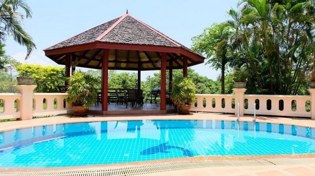 For sale Tropical Villa Saraphi Chiang Mai size 830 sq.w. built from ancient teak wood by craftsmen. peaceful.