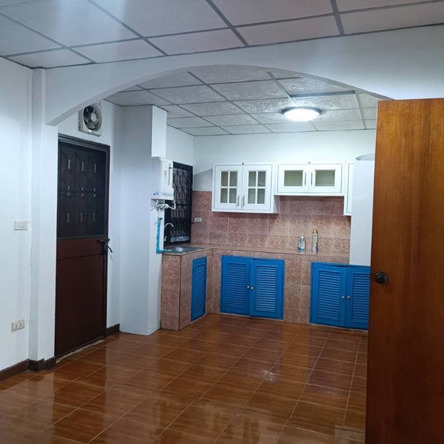 ถนนรังสิต-นครนายก10-20 ฟิวเจอร์- รังสิต เซียร์ รังสิต 800 ม. ให้เช่า บ้านเดี่ยว 2ชั้น  56ตรว. 4-5นอน 3น้ำ 4จอดรถ