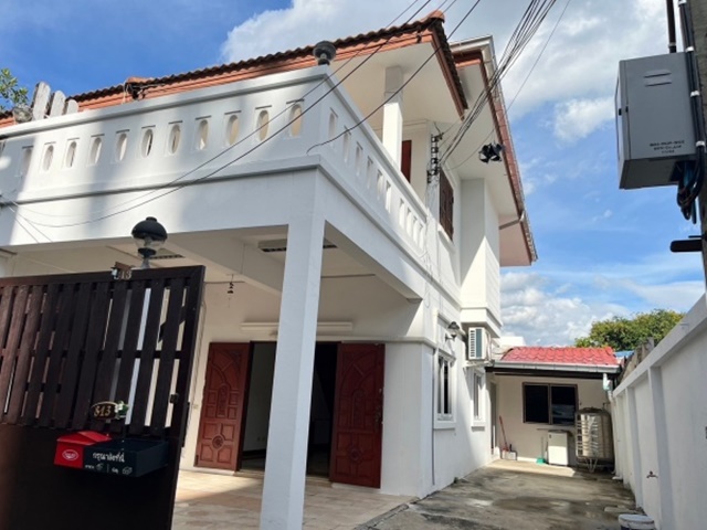 MRTห้วยขวาง 1.2 กม.รัชดา ให้เช่า บ้านเดี่ยว 2 ชั้น 29,999B-M 30ตรว. 2นอน 2น้ำ 1ครัว 3จอดรถ เอสพาสนาด เดอะสตรีท 3 กม.MRT HuaiKhwang 1.2km. Ratchada For rent 2-storey house 29,999B-M 2bed 30Sq.wa 2bath 3parking Esplanade The Street 3km.30ตรว.  200 ตรม. 30 sqwa. 200 sqm.MRTห้วยขวาง 1.2 กม. สำนักงานเขตห้วยขวาง 500ม.ถ.ประชาอุทิศ แขวงห้วยขวาง เขตห้วยขวาง กทม.10310 2 ห้องนอน 2 ห้องน้ำ 1 ห้องครัว  มีระเบียงบ้าน  จอดรถได้ 3 คัน พร้อมแอร์ 3 ตัว เครื่องทำน้ำอุ่น  พื้นที่ 30 ตารางวา มีเครื่องปั๊มน้ำ  ม�