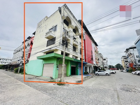 L# 25311  (L081642)  ขายอาคารพานิชย์ 4 ชั้น 2 คูหา ถนนสุขุมวิท ตำบลทุ่งสุขลา อำเภอศรีราชา จังหวัดชลบุรี    ขาย 9,000,000 บาท/ ต่อรองได้    อาคารพานิชย์ ห้องมุม ขนาด 4 ชั้น ขายรวม 2 คูหาติดกัน (ไม่ได้ตีทะลุ ขายตามสภาพ )   เนื้อที่ดินรวม 36 ตารางวา   พื้นที่ใช้สอยรวม 384 ตารางเมตร  หน้ากว้าง 8* 12 เมตร  หันทิศเหนือ    6 ห้องนอน 4 ห้องน้ำ   ด้านหลังต่อเติมห้องครัว  จอดรถยนต์ 5-6 คัน    เหมาะสำหรับเปิดคลินิค ,บร