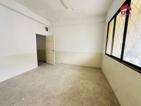 อาคารพานิชย์ 4 ชั้น 2 คูหา ถ.สุขุมวิท ตำบลทุ่งสุขลา อำเภอศรีราชา จังหวัดชลบุรี