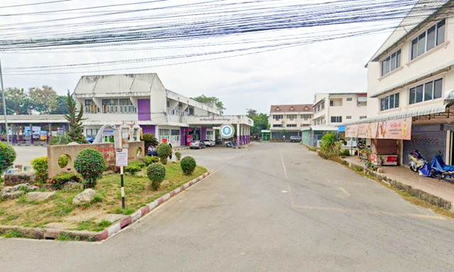 สนามกีฬากลาง จ.ลำพูน 320 ม. ให้เช่า อาคารพาณิชย์ 4ชั้น 2นอน 3น้ำ 16ตรว. 158ตรม.  อนุสาวรีย์พระนางจามเทวี อรพินพิทยา 500 ม.