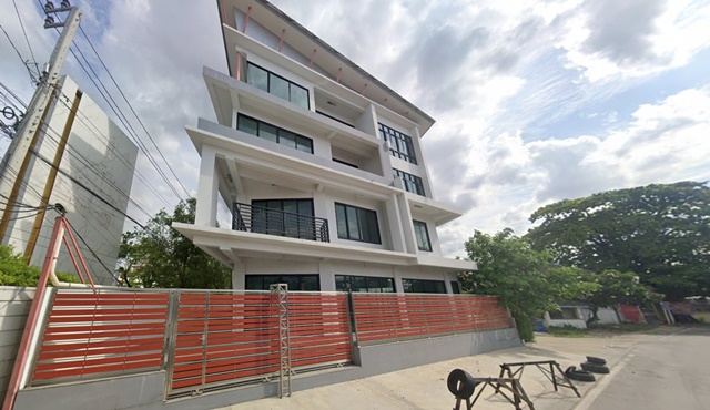 บรมราชชนนี ให้เช่า โฮมออฟฟิศ 5ชั้น ไม่เคยอยู่ ช่างชุ่ย MRTสิรินธร 2.5กม  Stand Alone 5นอน 95ตรว. 1205ตรม. พร้อมลิฟต์ ติดถนนใหญ่ รพ.บางกรวย