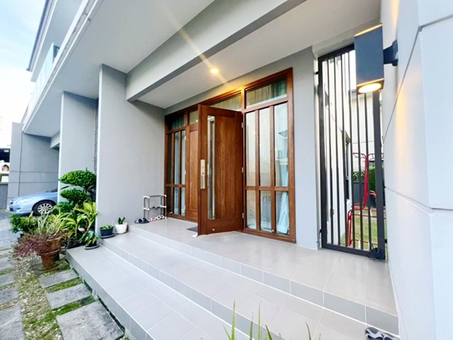 เซนทรัลปิ่นเกล้า คฤหาสน์ เฟอร์ครบ The walk ราชพฤกษ์-สวนผัก  2ชั้น พร้อมสวน City ครอบครัวใหญ่ 4นอน 5น้ำ 85ตร.ว  310 ตร.ม