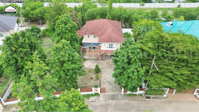 รหัสทรัพย์สิน : N0139บ้านพร้อมที่ดิน 267 ตร.วา หมูบ้าน ชวนชื่น ฟลอร่าวิลล์ที่ตั้ง:&nbsp;ถนนกรุงเทพ-ปทุม ตำบล บางคูวัด อำเภอ เมือง จังหวัด ปทุมธานี 12000รายละเอียดทรัพย์- บ้านเดี่ยวพร้อมที่ดิน เนื้อที่ 267 ตารางวา- 4 ห้องนอน 1 ห้องอเนกประสงค์ 3 ห้องน้ำ- อยู่โซนต้นโครงการ ซอย 1 ใกล้ทะเลสาบ- โครงการมีสนามกอล์ฟ 18 หลุมทำเลและสถานที่ใกล้เคียง&nbsp;- เมืองทองธานี&nbsp;- ทางด่วน ศรีสมานราคาขาย&