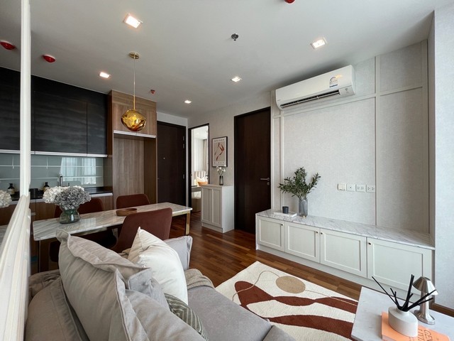 ขายคอนโดโครงการ : Wish Signature Midtown Siam คอนโด High Rise 45 ชั้น ใกล้ BTS ราชเทวี by สยามนุวัตร-  บ้านเลขที่/เลขยูนิต :512/107- ชั้น :35- แบบห้อง 2 ห้องนอน 1 ห้องน้ำ, 1 ห้องนั่งเล่น - ขนาด (ตร.ม) : 41.75- ราคาขาย : 8,000,000 บาท- วิธีการเปิดห้อง :นัดเจ้าของเปิด- จุดเด่นของห้อง : ชั้นสูงราคาไม่แพง แต่งสวย- ทิศ :เหนือ- ใกล้BTS ราชเทวี 500 เมตร - อยู่ใจกลางเมือง สามารถเดินไป สยาม พารากอน เซ็นทรัลเวิลด์ พิกัด : เขตราชเทวี แขวงถนนพ