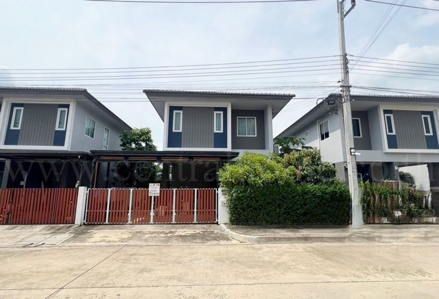 รหัสทรัพย์&nbsp; 5569บ้านแฝด บ้านฟ้ากรีนพาร์ค ธาม ลำลูกกา คลอง 7&nbsp;ที่ตั้ง :&nbsp;ถนนลำลูกกา&nbsp;ตำบลลำลูกกา&nbsp;อำเภอลำลูกกา&nbsp;จังหวัดปทุมธานี&nbsp;12150รายละเอียดทรัพย์- บ้านแฝด&nbsp;2 ชั้น, ขนาดพื้นที่ 38&nbsp;ตารางวา, พื้นที่ใช้สอย&nbsp;130&nbsp;ตารางเมตร- 3&nbsp;ห้องนอน, 2&nbsp;ห้องน้ำ, 1 ห้องนั่งเล่น, 1 ห้องครัวสิ่งอำนวยความสะดวก- มีระบบรักษาความปลอดภัย รปภ. 24 ชม.- Key Card Access, CCTV&nbsp;- สระว่ายน้ำ&nbsp;ฟิตเนส คลับเฮาส์การ�