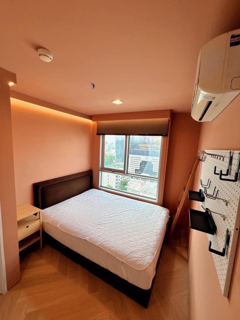 สําหรับเช่าหรือขาย! Belle Grand Rama9 2Bed 40,000/m. tel.uri 0958195559ยูนิตสวย! 2 ห้องนอน 1 ห้องน้ํา @D1 Tower บนชั้น 14 ขนาด 68 ตร.ม. วิวจากระเบียงไปถนนรัชดา เฟอร์นิเจอร์ครบRent@ 40,000 Baht/Month ลดราคา@ 9.3 MB (รวมค่าธรรมเนียมการโอนทั้งหมด)ข้อดี:- ร้านสะดวกซื้อ 7/11 ที่ล็อบบี้ด้านหน้า- คอมมูนิตี้มอลล์ในสถานที่ตั้งชื่อ The shoppes at Belle- ระยะทางเดิน(300 เมตร) ไปยัง MRT พระราม9, เซ็นทรัล, ซูเปอร์ทาวเวอร์ (สถานที่สําคัญใหม่)- สระว่ายน้ําขนาด