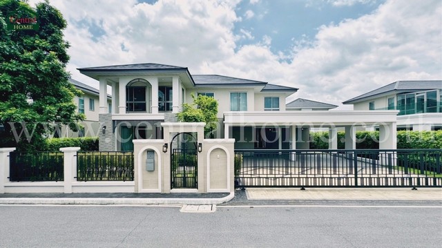 รหัสทรัพย์&nbsp;&nbsp;5661เพอร์เฟค มาสเตอร์พีซ สุขุมวิท 77 แปลงใหญ่ พร้อมอยู่ที่ตั้ง : ถนนลาดกระบัง ตำบลราชาเทวะ อำเภอบางพลี จังหวัดสมุทรปราการ 10540รายละเอียดทรัพย์- บ้านเดี่ยว 2 ชั้น พร้อมเฟอร์นิเจอร์ บิ้วอินครบ พร้อมอยู่- ขนาดพื้นที่ 141.9&nbsp;ตารางวา พื้นที่ใช้สอย 380 ตารางเมตร- 3 ห้องนอน 5 ห้องน้ำ 1 ห้องแต่งตัว 2 ห้องรับแขก 1 ห้องพระ 1 ห้องรับประทานอาหาร 1 ห้องครัว แอร์ 8 ตัว- ภายนอกตั