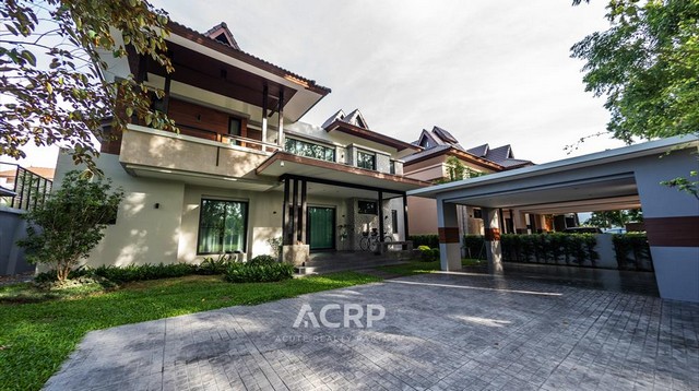 บ้านพูลวิลล่าในโครงการ อ.หางดง จ.เชียงใหม่ บ้านสไตล์คอนเทมโพลารี่ มีความผสมผสานระหว่างความทันสมัยเข้ากับสไตล์ไทยล้านนา น่าอยู่และอบอุ่น ที่ดิน 155 ตร.ว. พื้นที่ใช้สอย 450 ตร.ม. มี 4 ห้องนอน 5 ห้องน้ำ จอดรถได้ 4 คัน พร้อมสระว่ายน้ำระบบเกลือขนาด 3.5 X 7.5 เมตร เดินทางไปเซ็นทรัลแอร์พอร์ตและสนามบินเพียง 6 กิโลเมตร ใกล้ห้างแม็คโคร บิ๊กซี และห้างโลตัสขาย 17,900,000 บาทให้เช่า 75,000 บา