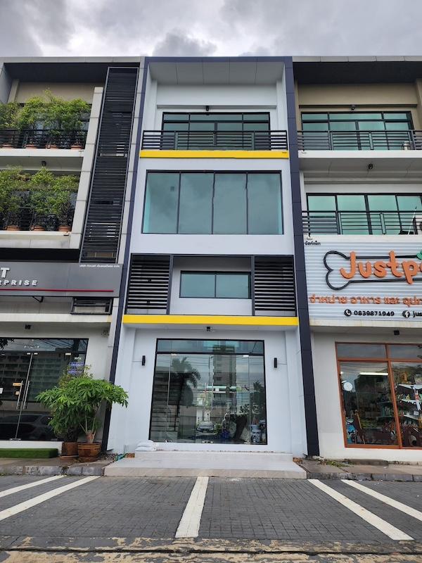 ให้เช่าโฮมออฟฟิส สไตล์โมเดิร์น 3.5 ชั้น เลียบมอเตอเวย์ อ่อนนุช สุขาภิบาล 2 โครงการ H-Cape Biz Sectorพื้นที่ใช้สอย 295 ตร.ม.