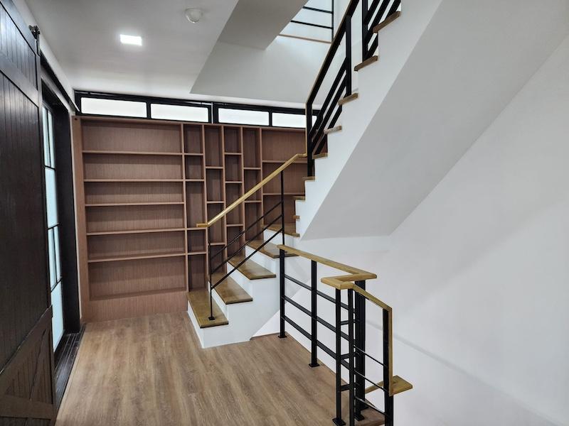 ให้เช่าโฮมออฟฟิส สไตล์โมเดิร์น 3.5 ชั้น เลียบมอเตอเวย์ อ่อนนุช สุขาภิบาล 2 โครงการ H-Cape Biz Sectorพื้นที่ใช้สอย 295 ตร.ม.