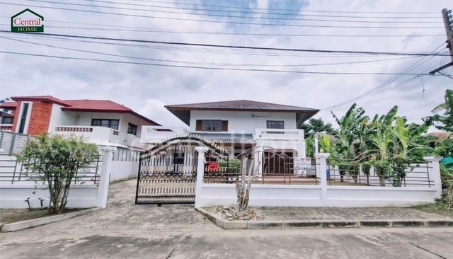 รหัสทรัพย์&nbsp; N0125บ้านเดี่ยว หมู่บ้านเมืองเอก ม.รังสิต หลักหก&nbsp;ตกแต่งพร้อมอยู่ที่ตั้ง :&nbsp;หมู่ที่ 4&nbsp;ต.หลักหก&nbsp;อ.เมือง จ.ปทุมธานี 12000&nbsp;รายละเอียดทรัพย์- บ้านเดี่ยว 2&nbsp;ชั้น, ขนาดพื้นที่&nbsp;100 ตารางวา,&nbsp;พื้นที่ใช้สอย 280 ตารางเมตร- 3&nbsp;ห้องนอน, 3&nbsp;ห้องน้ำ, 1 ห้องทำงาน 1&nbsp;ห้องแม่บ้านห้องน้ำในตัว,&nbsp;1 ห้องครัว, 1 ห้องรับแขก, 4 จอด- ชั้น 2 พื้นปาเก้&nbsp; ชั้น 1 พื้นกระเบื้อง&nbsp;&nbsp;-&nbsp;บ้านหันห