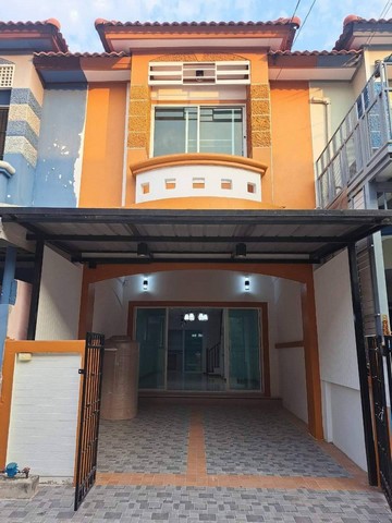 ขาย ทาวน์เฮ้าส์  2  ชั้น หมู่บ้านปิยวรารมย์เฟส3 อ.บางบัวทอง จ.นนทบุรี  