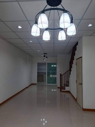 ขาย ทาวน์เฮ้าส์  2  ชั้น หมู่บ้านปิยวรารมย์เฟส3 อ.บางบัวทอง จ.นนทบุรี