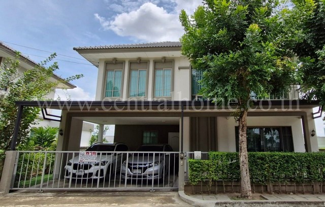 รหัสทรัพย์  5698บ้านเดี่ยว เสนาวิลเลจ วงแหวน - บางบัวทองที่ตั้ง : หมู่ที่ 5 ต.ละหาร  อ.บางบัวทอง จ.นนทบุรี รายละเอียดทรัพย์- บ้านเดี่ยว 2 ชั้น, ขนาดพื้นที่ 55.6 ตารางวา, พื้นที่ใช้สอย 180 ตารางเมตร- 4 ห้องนอน, 3 ห้องน้ำ, 2 ห้องครัว, 1 ห้องรับแขก, 2 จอด- ชั้น 2 พื้นลามิเนต  ชั้น 1 พื้นกระเบื้อง  - เดินทางสะดวก โครงการติดถนนใหญ่ สิ่งอำนวยความสะดวกภายในโครงกา