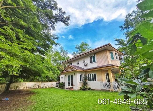 บ้านสวน 2 ชั้นสุดสวย ใกล้สี่แยกจปร.254 ตรว. 6.8 ล้าน (ค่าโอนฝ่ายละครึ่ง)ต.พรหมณี อ.เมืองนครนายกรูปที่สี่เหลี่ยมผืนผ้าสวยหน้ากว้างติดถนนสาธารณะกว้างถึง 70 เมตร ลึก 21 เมตรหันทิศตะวันออกเฉียงใต้บ้านสวยสภาพดี โทนสีอบอุ่น อยู่ในแหล่งชุมชน พร้อมหิ้วกระเป๋าเข้าอยู่ได้เลยแถมฟรีเฟอร์นิเจอร์ เครื่องใช้ไฟฟ้าทุกอย่างบ้านเลขที่ 111/130บ้าน 2 ชั้น พื้นที่ใช้สอย 273 ตรม.5 ห้องนอน 3 