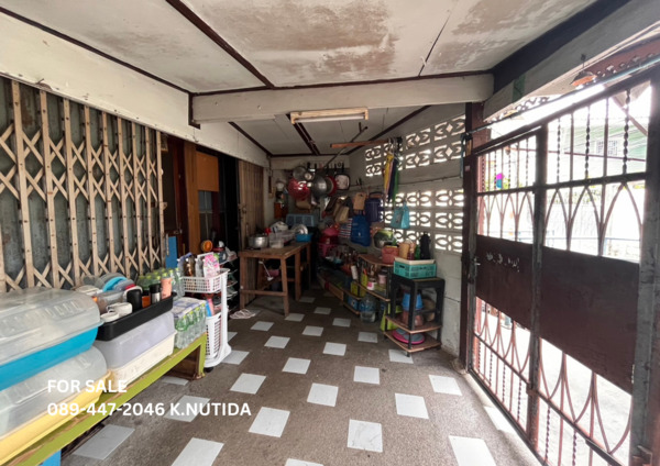 ขายบ้านพร้อมที่ดิน พรานนก ถ.อิสรภาพ เป็นบ้านครึ่งปูนครึ่งไม้ จัดทำเป็นห้องเช่าทั้งหมด10ห้อง มีห้องน้ำในตัว