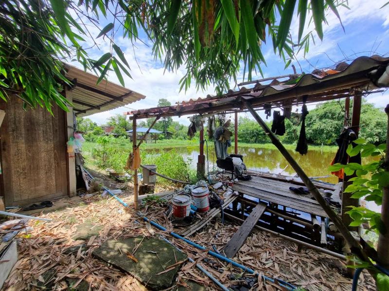 Property ID : C26895-26904ที่ดินสวยทำเลทอง ต.แพรกษา อ.เมือง จ.สมุทรปราการ– ที่ดิน 10 แปลง เนื้อที่รวม 13-3-66 ไร่ (5,566 ตรว.)– ที่ดินกว้าง 350 ม. ลึก 65 ม. โดยประมาณ– ที่ดินเดินลัดซอยเดชมิตร ประมาณ 35 ม.– ที่ดินห่างจากถนนแพรกษา ประมาณ 650 ม.———————————————-: : ลักษณะเด่น : :– ที่ดินสวย บรรยากาศดีเงียบสงบ– ทำเลดี เดินทางออกไปเพียง 5นาที ถึงแหล่งชุมชน———————————————-สถานที่ตั้ง : :  ต.แพรกษา อ.เมือง จ.สมุทร