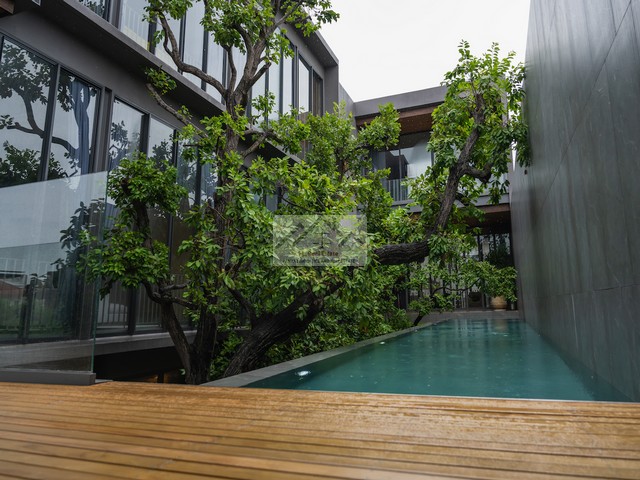 ขายบ้านเดี่ยว 3 ชั้น Unique Luxury  215 ตรว. นาคนิวาส 20 พร้อมสระว่ายน้ำ วิวสระว่ายน้ำทุกห้องนอน ใกล้เลียบด่วน พร้อมลิฟท์