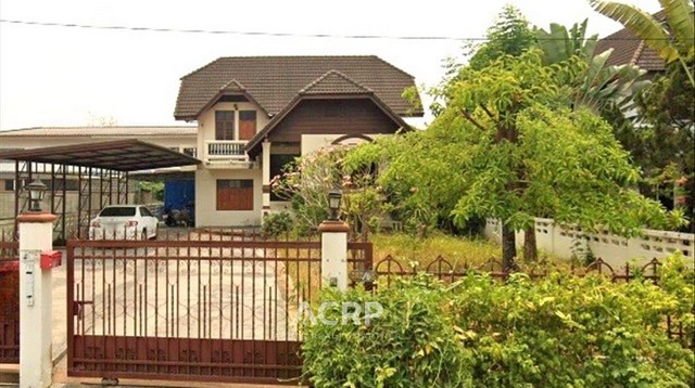 ขายบ้านโซนเจ็ดยอด ต.ช้างเผือก จ.เชียงใหม่ ตัวบ้านมี 3 ห้องนอน 2 ห้องน้ำ ที่ดิน 134 ตร.ว. ทำเลดีมาก เหมาะปรับปรุงเพื่ออยู่อาศัย ทำคาเฟ่หรือร้านอาหารได้ บริเวณโดยรอบอยู่ในย่านชุมชน มีทั้งโรงแรม อพาร์ทเมนต์ หอพัก และบ้านพักอาศัย ห่างจากนิมมานและห้างเมญ่าเพียง 2 กิโลเมตร เดินทางไปเซ็นทรัลเฟสเพียง 6 กิโลเมตรขาย 10,000,000 บาท(รหัสทรัพย์ 00157439)Contact Us+66 (0)88 268 2000info@acuterealtyconsultant.comLine Official : http://lin.ee