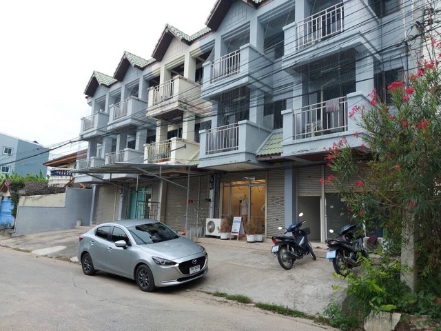 ขายอาคารพาณิชย์ เนื้อที่ 20 ตร.ว. 3 ชั้น 2 ห้องนอน 3 ห้องน้ำ  ซอยวัชระ ถ.มหาเทพ อ.เมืองนครสวรรค์   ZK336