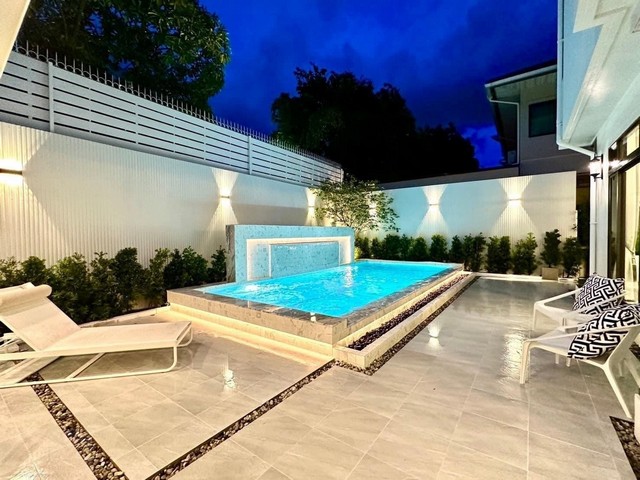 ให้เช่าบ้านเดี่ยว 2 ชั้น สุดหรู 720 ตร.ม 5-6 ห้องนอน หมู่บ้าน เพอร์เฟค มาสเตอร์พีซ สุขุมวิท 77 เฟส 1 พร้อมสระว่ายน้ำหรู ติดโรบินสันลาดกระบัง