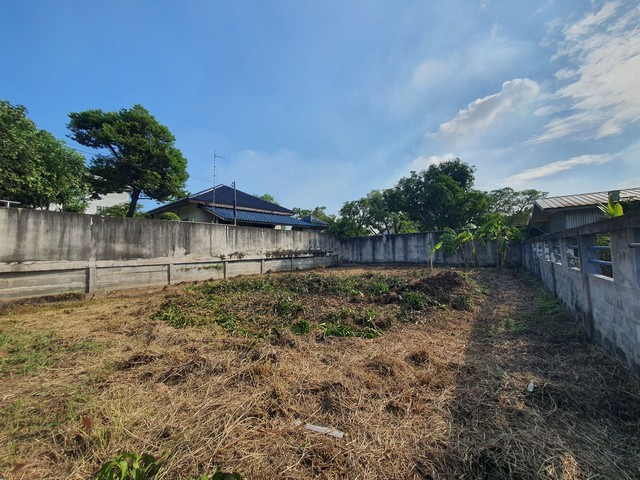 ขายที่ดินซอยรามอินทรา 58 แยก 1 ขนาด 76 ตารางวา ที่ดินตั้งอยู่ในย่านความเจริญ เดินทางสะดวก สาธารณูปโภครวมทั้งสิ่งอำนวยความสะดวกพร้อม สามารถเข้า/ออกที่ดินได้โดยใช้เส้นทางซอยรามอินทรา 58 และซอยนวมินทร์ 94 ใกล้สถานีรถไฟฟ้า(สีชมพู) รามอินทรา ก.ม.9 เพียง 400 เมตร เหมาะแก่การสร้างบ้านพักอาศัยและสำนักงาน*พิเศษราคาเพียง 3.5 ล้านบาท*สนใจติดต่อคมกฤช : 084-446-5959Line : kloveee*สถานที่ใกล้เค