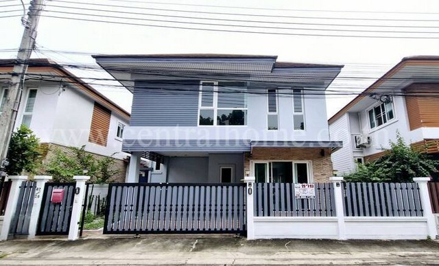 รหัสทรัพย์&nbsp; 5697บ้านเดี่ยว นนระเบียงสวน 5 ราษฎร์พัฒนาที่ตั้ง :&nbsp;ถนนราษฎร์พัฒนา6/1 แขวงสะพานสูง เขตสะพานสูง กรุงเทพมหานคร 10240รายละเอียดทรัพย์- บ้านเดี่ยว 2&nbsp;ชั้น, ขนาดพื้นที่&nbsp;50 ตารางวา,&nbsp;พื้นที่ใช้สอย 220 ตารางเมตร- 3&nbsp;ห้องนอน, 3&nbsp;ห้องน้ำ,&nbsp;1 ห้องครัว,&nbsp; 2 ที่จอดรถ- ชั้น 2 พื้นลามิเนต&nbsp; ชั้น 1 พื้นกระเบื้อง&nbsp; ทาสีใหม่ให้ทั้งหลัง- พื้นที่หน้าบ้านเป็นสวนสาธารณะ ร่มรื่น- ซ.ม