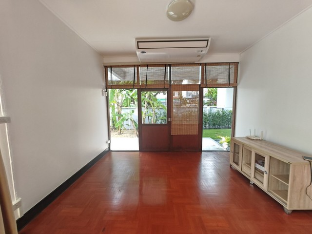 ให้เช่าบ้านเดี่ยว  ใกล้BTS สนามเป้า BTS อนุสาวรีย์ชัยสมรภูมิ   พร้อมสระว่ายน้ำ  เนื้อที่ 248 ตร.ว. บ้าน2หลัง ซอย​ราชวิถี4