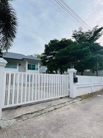 TEL : 061-979 5595 ดนิตาLine : https://line.me/ti/p/yxo92dHWP1บ้านเดี่ยว 2 ชั้น ตกแต่งพร้อมอยู่ พัทยา หนองไม้แก่น รายละเอียด : เนื้อที่ขนาด 544 ตรม. 3 ห้องนอน 3 ห้องน้ำ พร้อมเฟอร์นิเจอร์บิ้วอินทั้งหลัง ไม่มีค่าส่วนกลาง เดินทางสะดวก  น้ำ ไฟ หลวง บ้านสวยทำเลดี การเดินทางสะดวก ใกล้แหล่งชุมชน F-A10 (ก)