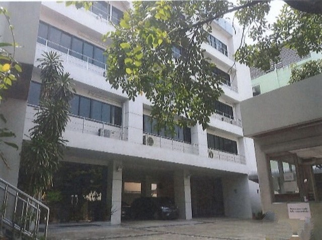 ขายสำนักงาน-อาคารพร้อมลิฟต์ ถนนสุขุมวิท71 ซอยปรีดีพนมยงค์ ที่จอดรถกว่า 12คัน พร้อมใชงาน  ใกล้บีทีเอสพระโขนง มีทางเชื่อมไปยังเอกมัย พร้อมสิ่งอำนวยความสะดวกในย่านสุขุมวิทติดต่อ  อรัชพร  081-4-888-799ราคาขาย  72ล้านบาทค่าใช้จ่ายการโอน  50/50รายละเอียดอาคารสำนักงาน 2ตึก ตั้งบนพื้นที่ 185.40ตารางวา เนื้อที่ใช้สอย รวม 1,520ตารางเมตร-อาคาร1 สูง2ชั้น เนื้อที่ใช้สอย 336ตารางเมตร-อาคาร2 ส