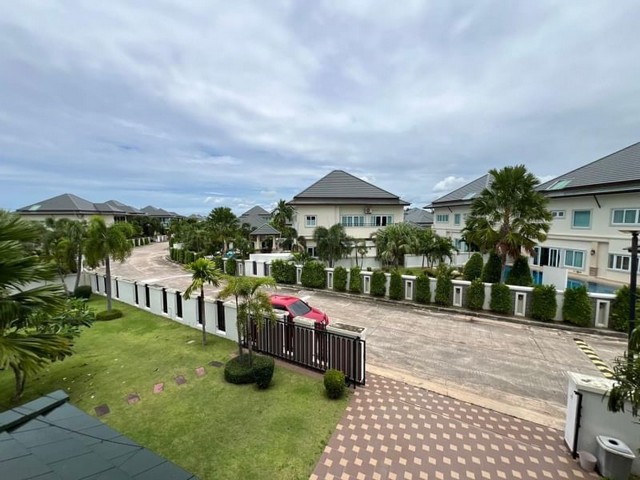 TEL:088-559 5199 คุณเอLine: https://line.me/ti/p/C0eGe0whLXขาย บ้านเดี่ยว ในโครงการ ดุสิต พัทยา ฮิลล์พูลวิลล่าพร้อมอยู่ ตกแต่งครบราคาขาย 16,800,000 บาทค่าโอน 50/50 นามบริษัทขนาดพื้นที่ 227 ตารางวา4 ห้องนอน 4 ห้องน้ำ มีสระว่ายน้ำส่วนตัวระบบรักษาความปรอดภัย 24 ชม- ประเมิณเอกสารรายได้เพื่อเช็ควงเงินกู้ให้ฟรี- ดำเนินการจัดหาสินเชื่อกับธนาคารให้ฟรีทุกธนาคาร- ปรึกษาเรื่องยื่นกู้ฟรีไม่มีค่าใช้จ่ายทุกกรณี