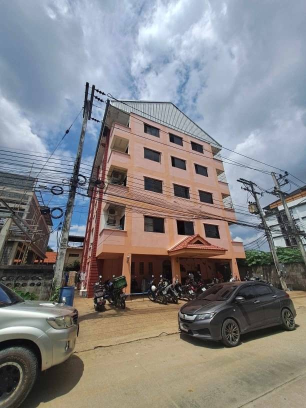 โซนศรีปิงเมือง ขาย 25 ล้าน 106 ตรว. หอพัก 5 ชั้น จำนวน 53 ห้อง ผู้เช่าเต็ม รายได้ขั้นต่ำประมาณ 130,000 บาท อำเภอเมือง เดินทางสะดวกสบาย