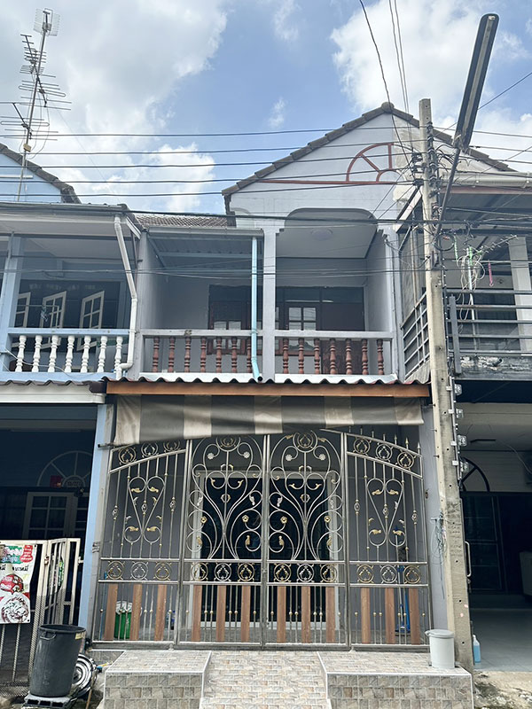 ให้เช่าทาวเฮ้าส์ หมู่บ้านพิพรพงษ์ 2 ซอยวิภาวดีรังสิต 84
 บ้านเลขที่ 39/22 ซ.วิภาวดีรังสิต 84 ถ.วิภาวดี แขวงสีกัน เขตดอนเมือง กรุงเทพทาวน์เฮาส์ 2 ชั้น 2 ห้องนอน 2 ห้องน้ำ ขนาด 17 ตารางวาสถานที่ใกล้เคียงรร.พระหฤทัยดอนเมืองสนามบินดอนเมืองวิทยาลัยเทคนิคดอนเมืองให้เช่า เดือนละ 6000 บาทล่วงหน้า 1 เดือน ประกัน 1 เดือน 
 Line/โทร 0864684525คุณเกรียงไกร
  
 บ้านว่างให้เช่า, ให้เช่าบ้านวิภาวด