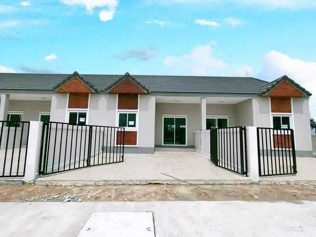 #บ้านสร้างใหม่พร้อมอยู่#ขายบ้านอมตะพานทองชลบุรี????ของแถมจัดเต็ม????โซนมาบ​โป่ง​  พานทอง​????ทำเลดีใกล้​ อมตะเฟส​7,8,9 ????บ้านใหม่​ โปร่ง​ กว้าง​ น่าอยู่​ ‼️ฟรีทุกค่าใช้จ่ายในวันโอน????เพียง​ 1,xxx​ ลบสนใจทัก/นัดเข้าชม????​081-4590982​  ลฎา????098-9955449​AddLine​:ladapa23บนเนื้อที่เริ่มต้นที่​ 25​ ตรว???? 2 ห้องนอน???? 1 ห้องน้ำ???? 2 ที่จอดรถ✅ โปรโมชั่นพิเศษ‼️ฟรีเค้าท์​เตอร์​ครัว‼️ฟรี​ปูกระเบื้อง​หน้าบ้าน