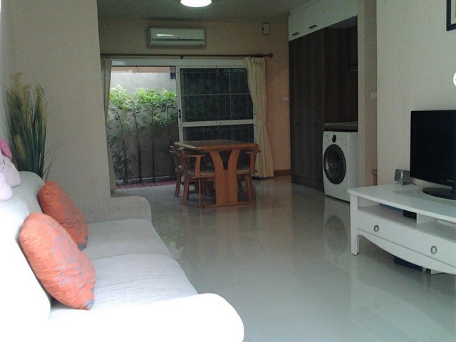 HR 321ให้เช่า ทาวโฮม หลังมุม  รามคำแหง   ใก้ลห้างพาซิโอขนาดพื้นที่  30  ตรว.สนใจติดต่อ  คุณเจี๊ยบ  Tel. 081  416  4142      Tel. 094  448  5038  id  : jeab_chick(สามารถแอดไลน์สอบถามได้ 24 ชม.คะ)ราคา  19,900  บาท/เดือน(รวมค่าส่วนกลาง)สัญญาขั้นต่ำ 1 ปีประกัน 2 เดือน + ล่วงหน้า 1  เดือน3  ห้องนอน2  ห้องน้ำ4  แอร์4  ที่จอดรถเฟอร์นิเจอร์โต๊ะทานข้าว+เก้าอี้ 4 ตัวเตียงโซฟาทีวีตู้เย็นเครื่องซักผ้าสิ่งอำนวยความสะดวกภายในโครงการฟ