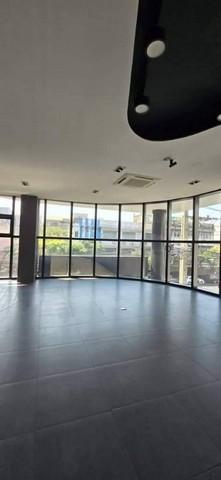 ให้เช่าอาคารพาณิชย์ 5 ชั้น ย่านทองหล่อ เหมาะสำหรับหลายธุรกิจ